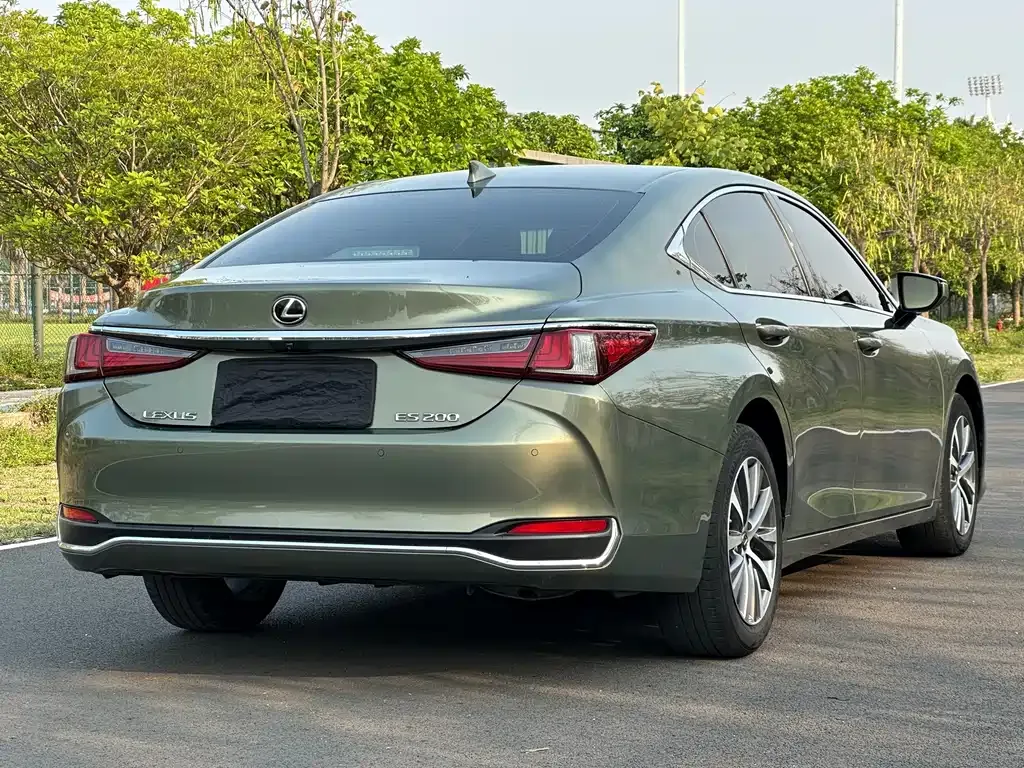 Lexus ES — фото 10