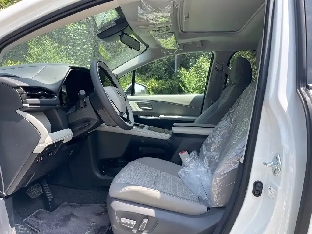 Toyota Sienna — фото 2