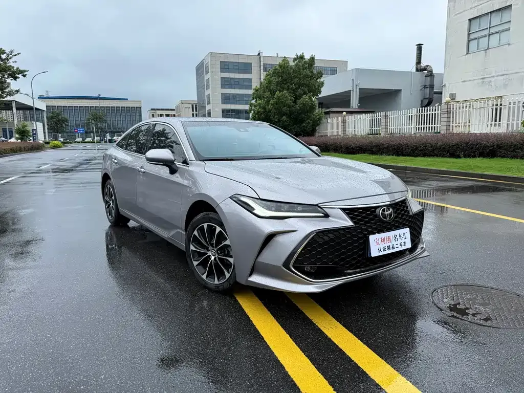 Toyota Avalon — фото 1