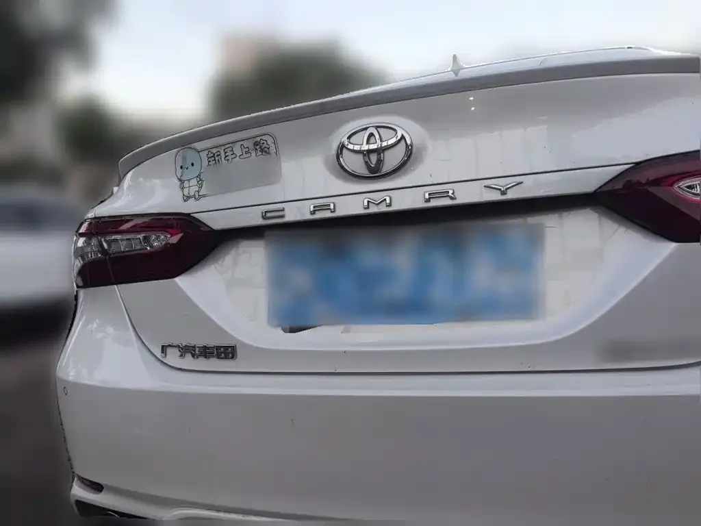 Toyota Camry — фото 2