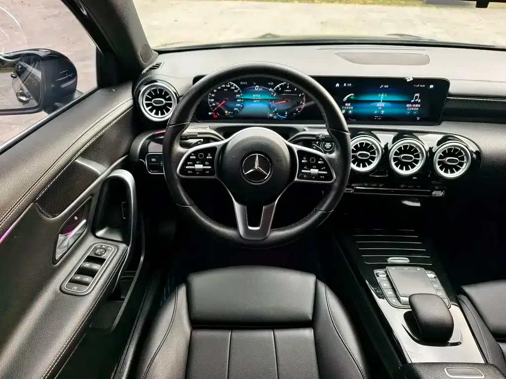 Mercedes-Benz A-Class — фото 8