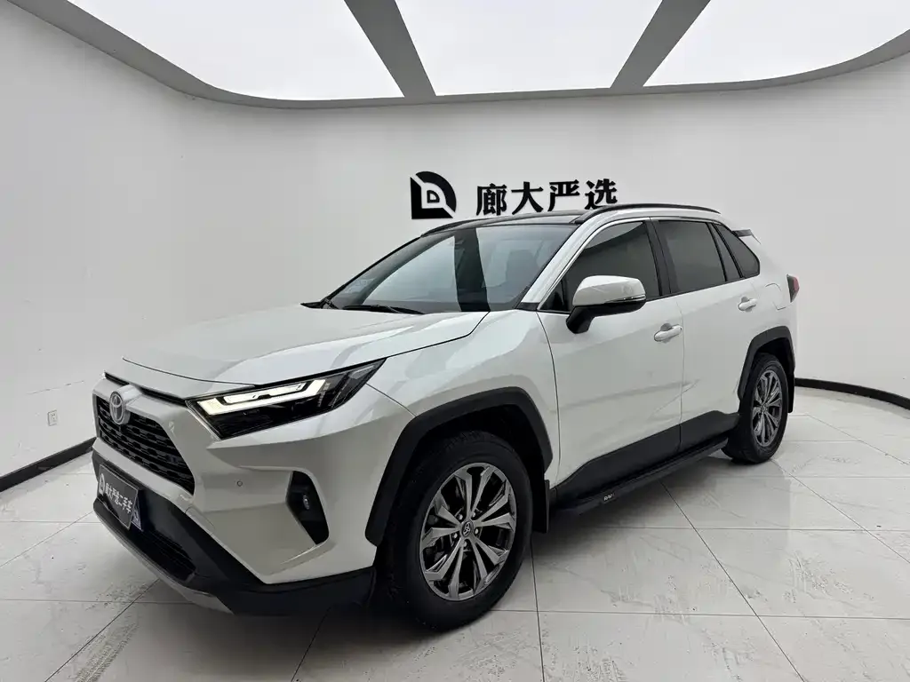 Toyota RAV4 — фото 1