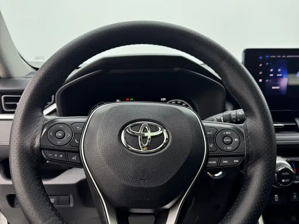 Toyota RAV4 — фото 9