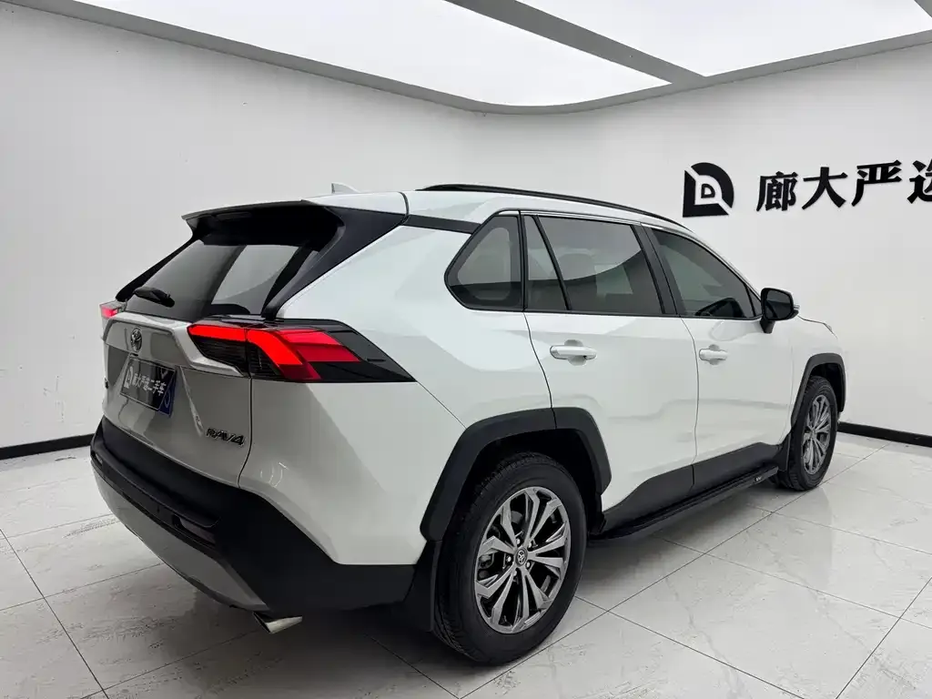 Toyota RAV4 — фото 4