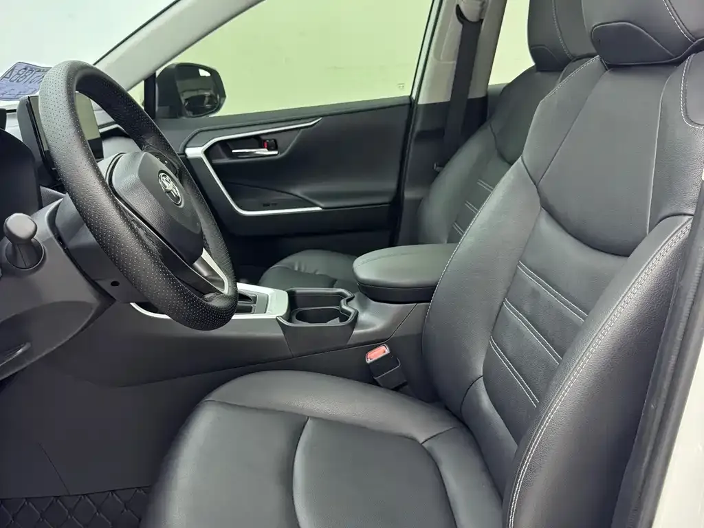 Toyota RAV4 — фото 10