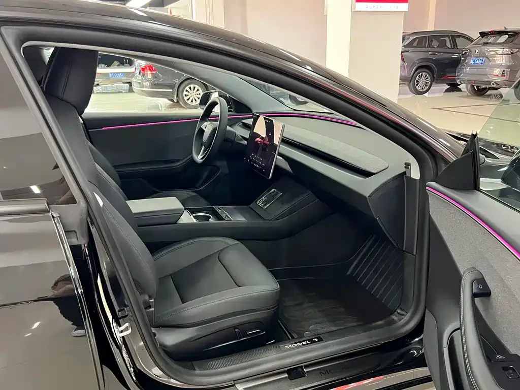 Tesla Model 3 — фото 7