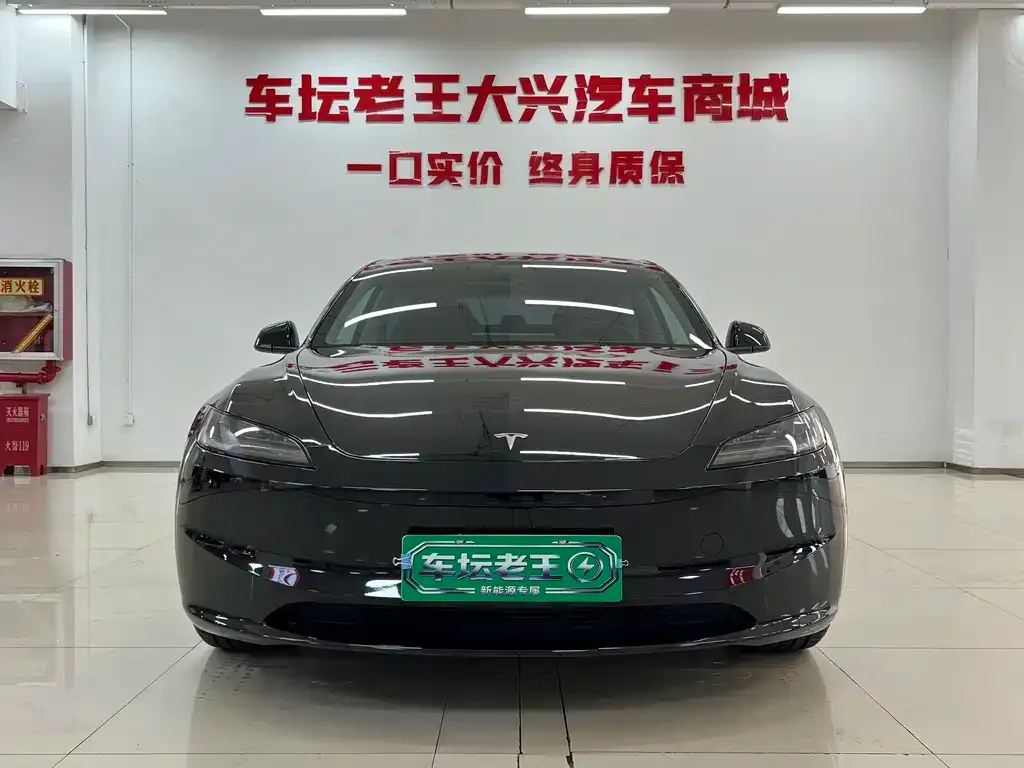 Tesla Model 3 — фото 10