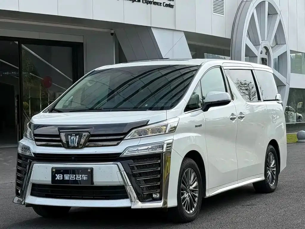 Toyota Vellfire — фото 1