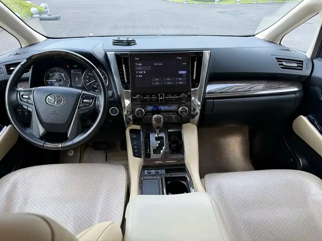 Toyota Vellfire — фото 2