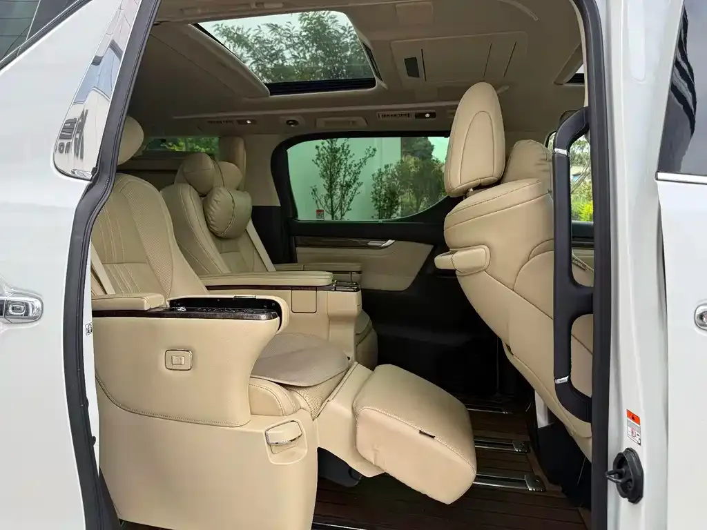 Toyota Vellfire — фото 7