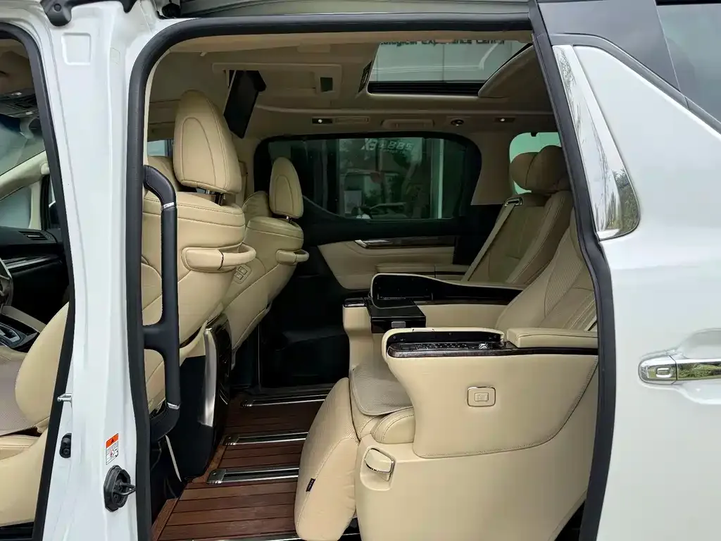 Toyota Vellfire — фото 5