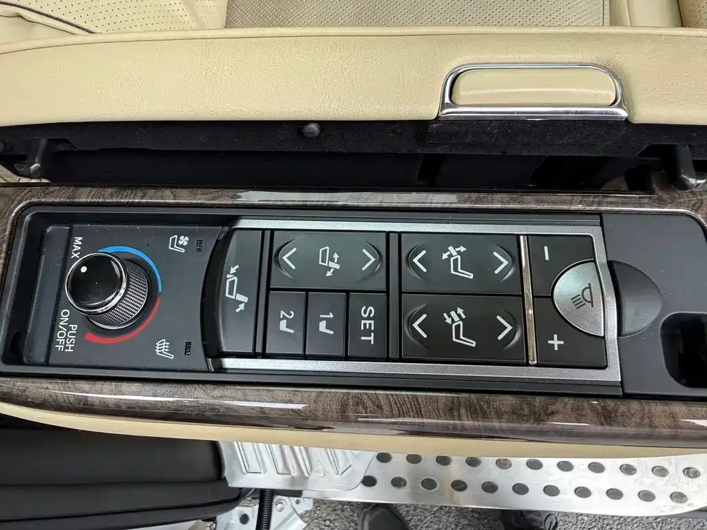 Toyota Vellfire — фото 9