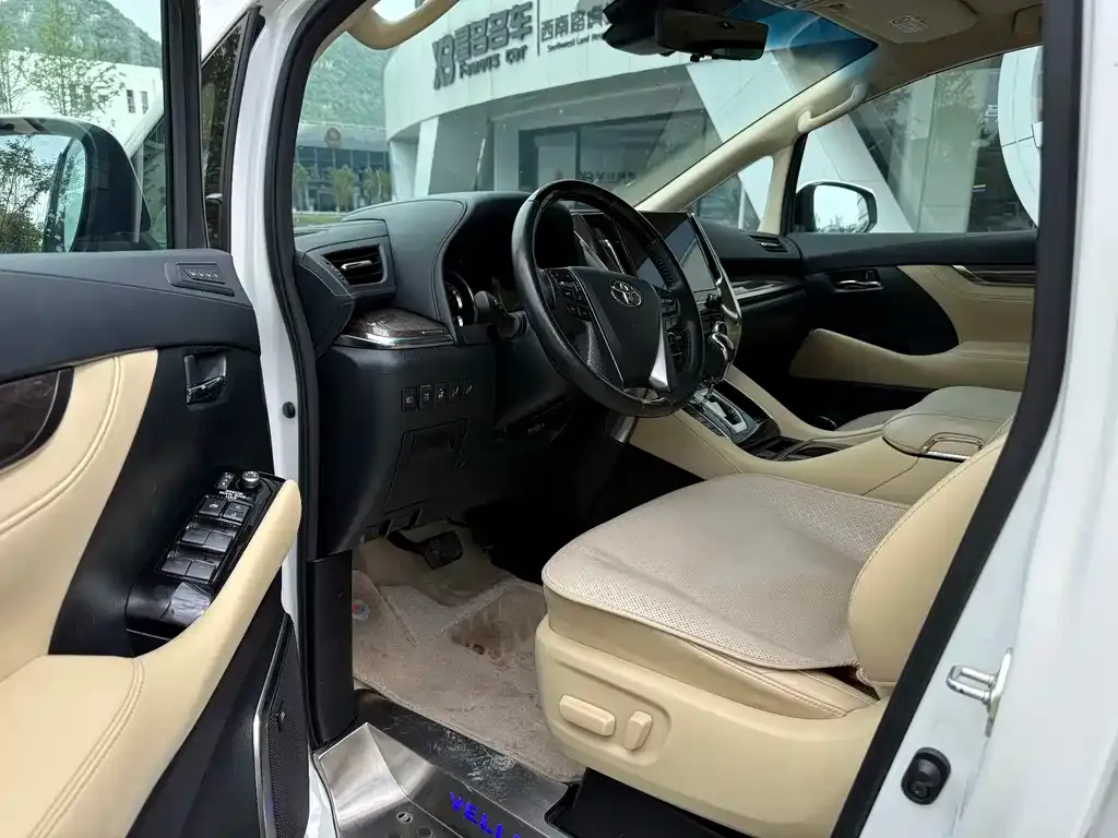 Toyota Vellfire — фото 4