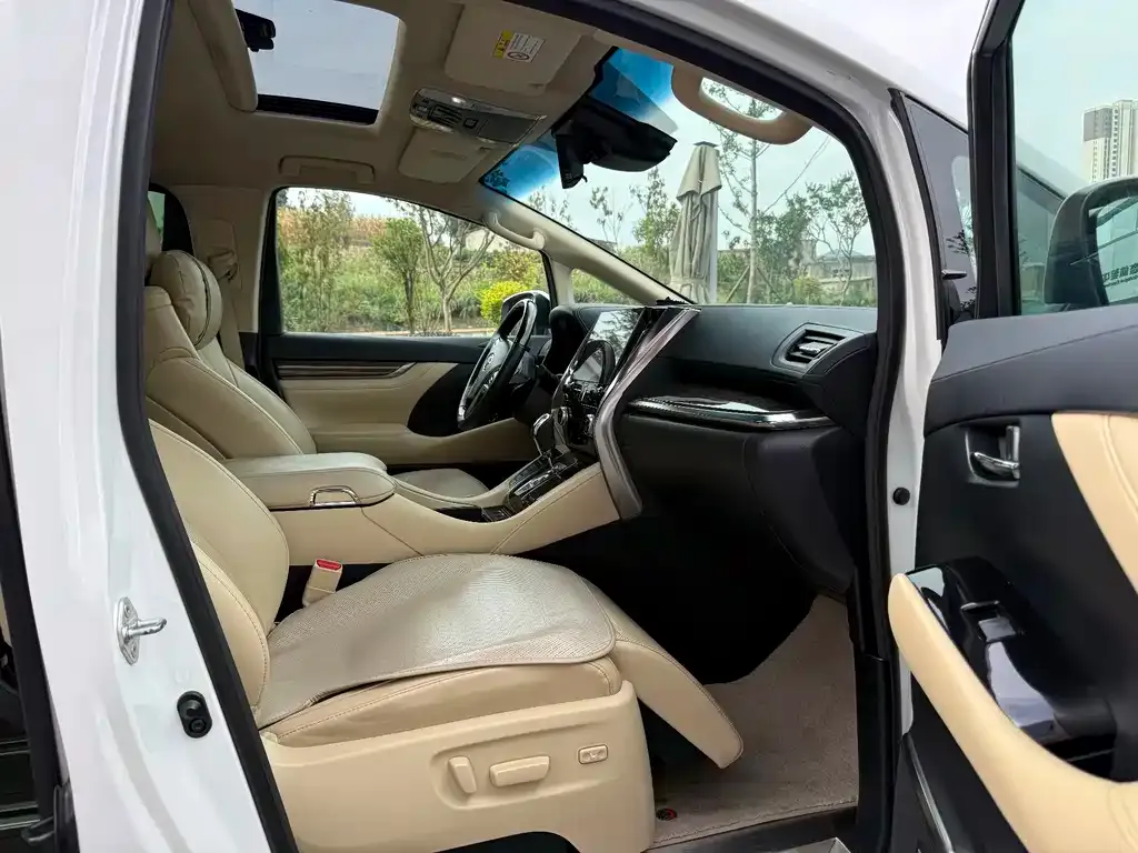 Toyota Vellfire — фото 6