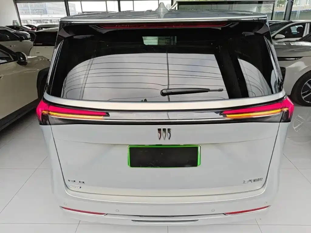 Buick GL8 Hybrid — фото 5