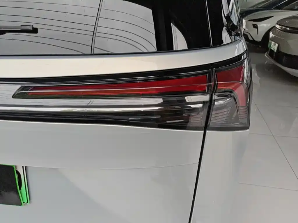 Buick GL8 Hybrid — фото 3