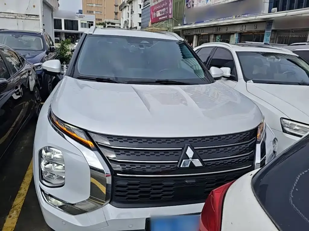 Mitsubishi Outlander — фото 2