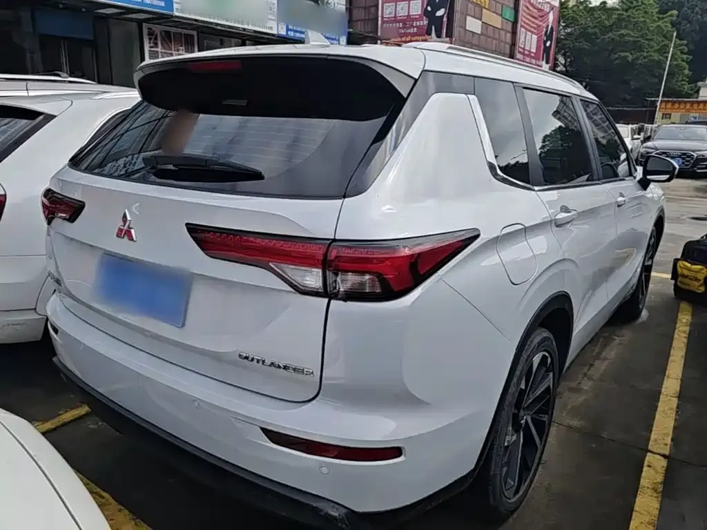 Mitsubishi Outlander — фото 10