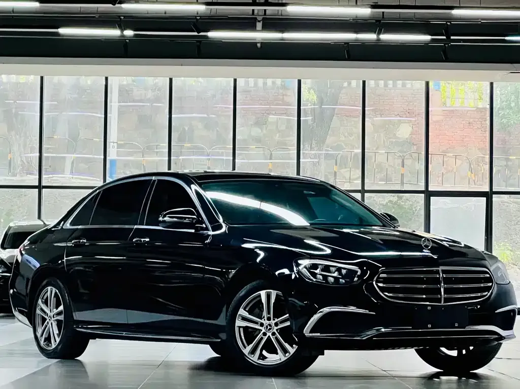 Mercedes-Benz E-Class — фото 4