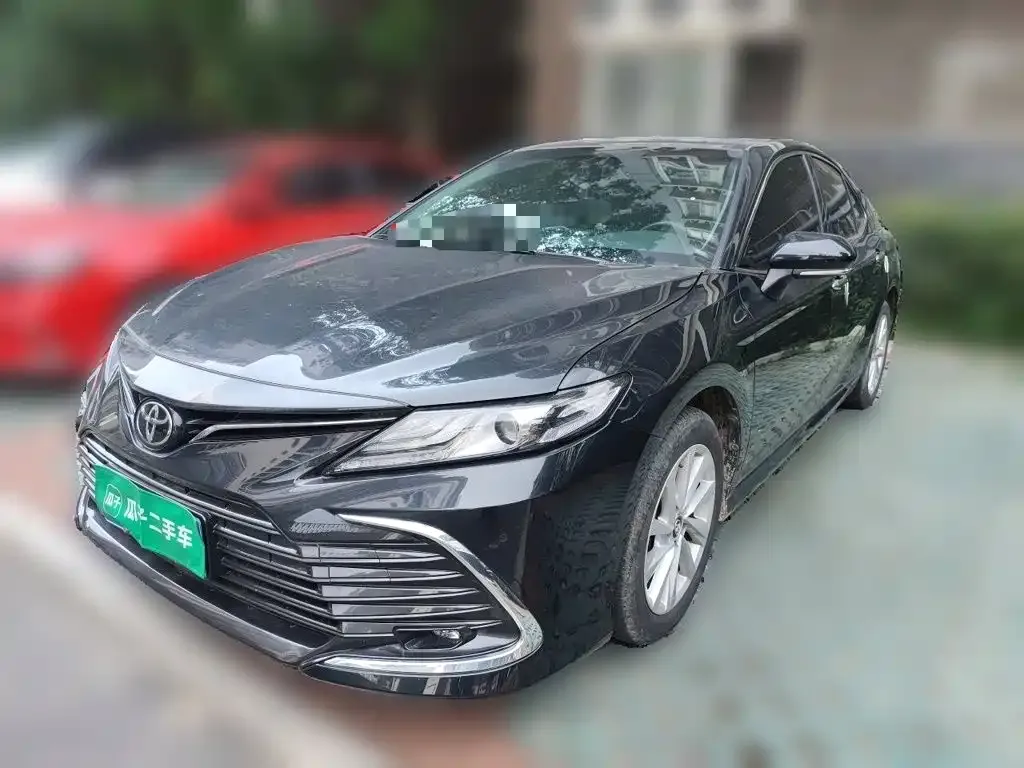 Toyota Camry — фото 1