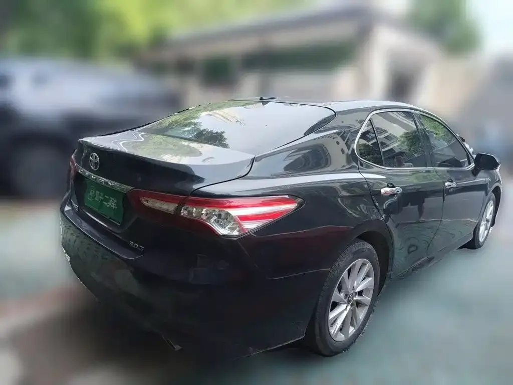 Toyota Camry — фото 3