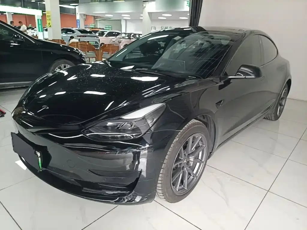 Tesla Model 3 — фото 1