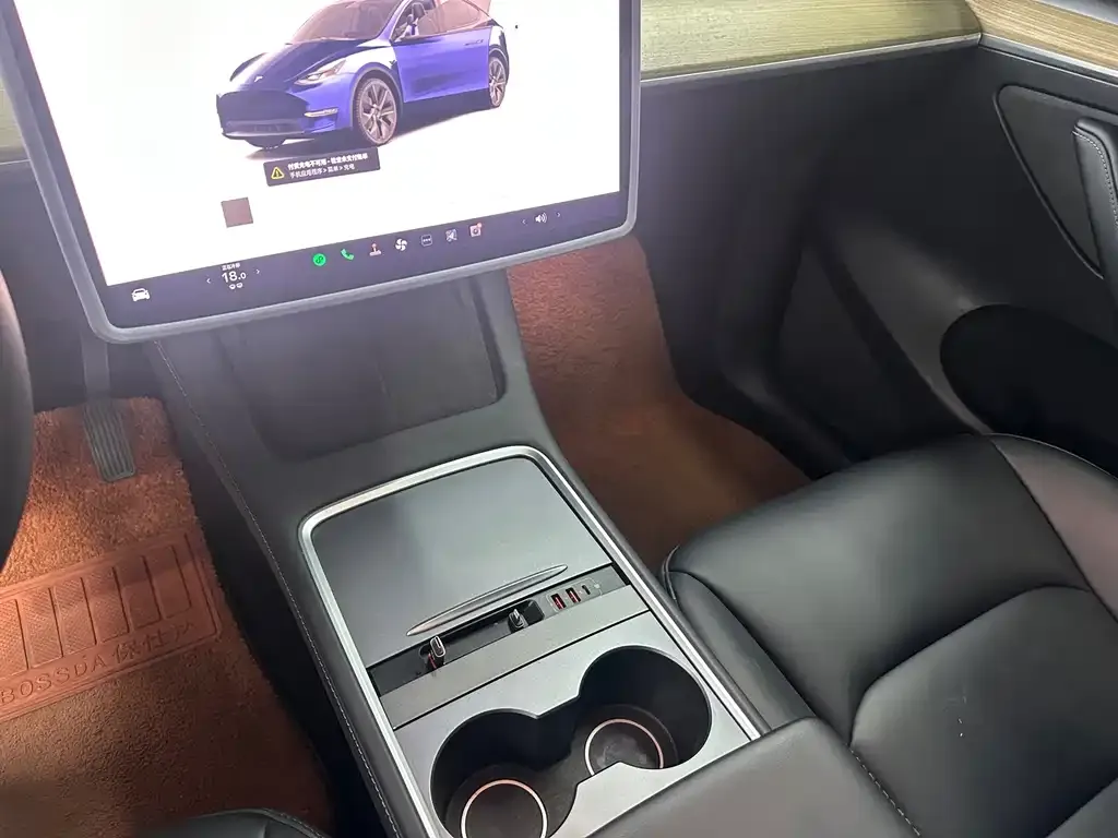 Tesla Model Y — фото 8