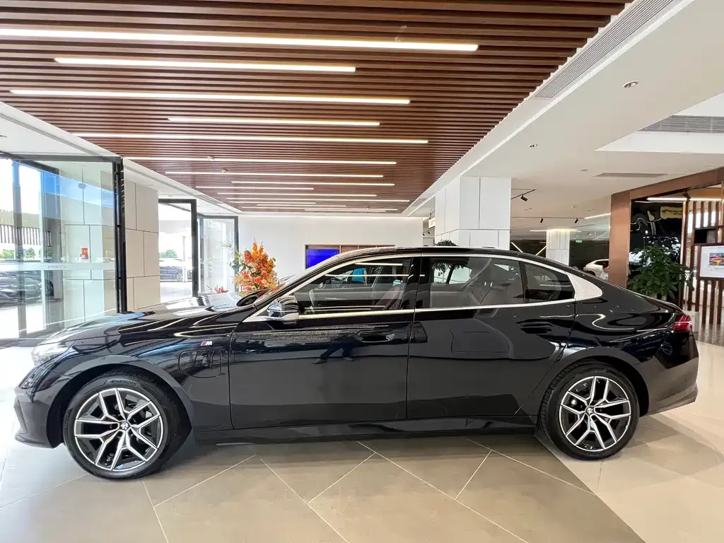 BMW i5 — фото 6