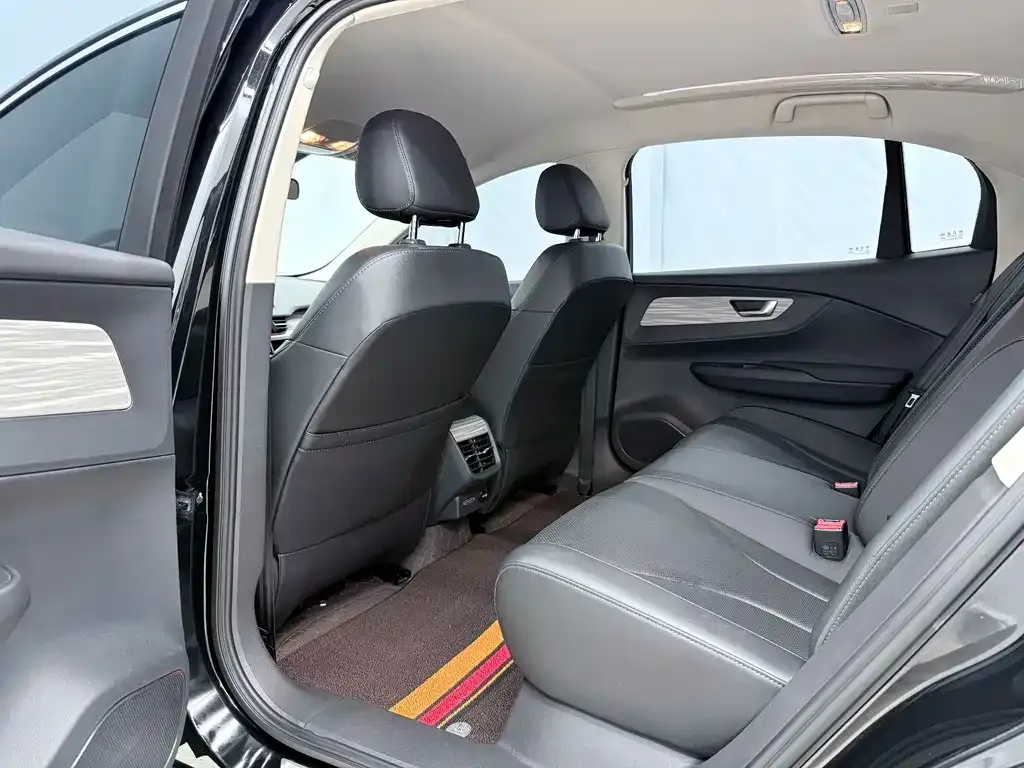 Hongqi E-QM5 — фото 9