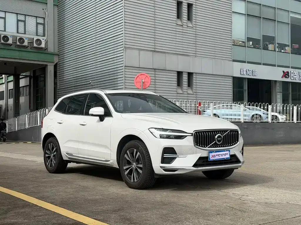 Volvo XC60 — фото 7