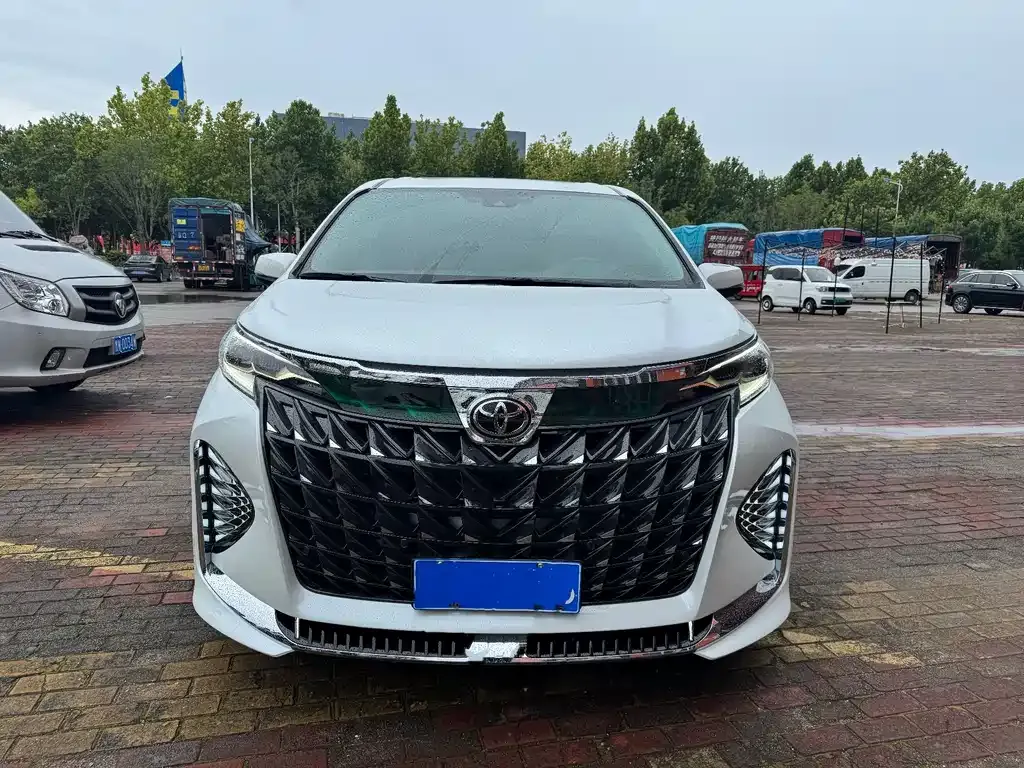 Toyota Granvia — фото 4