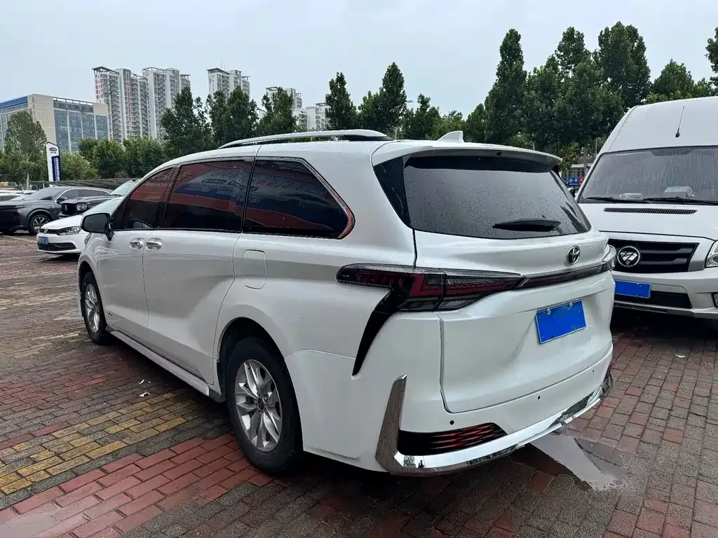 Toyota Granvia — фото 7