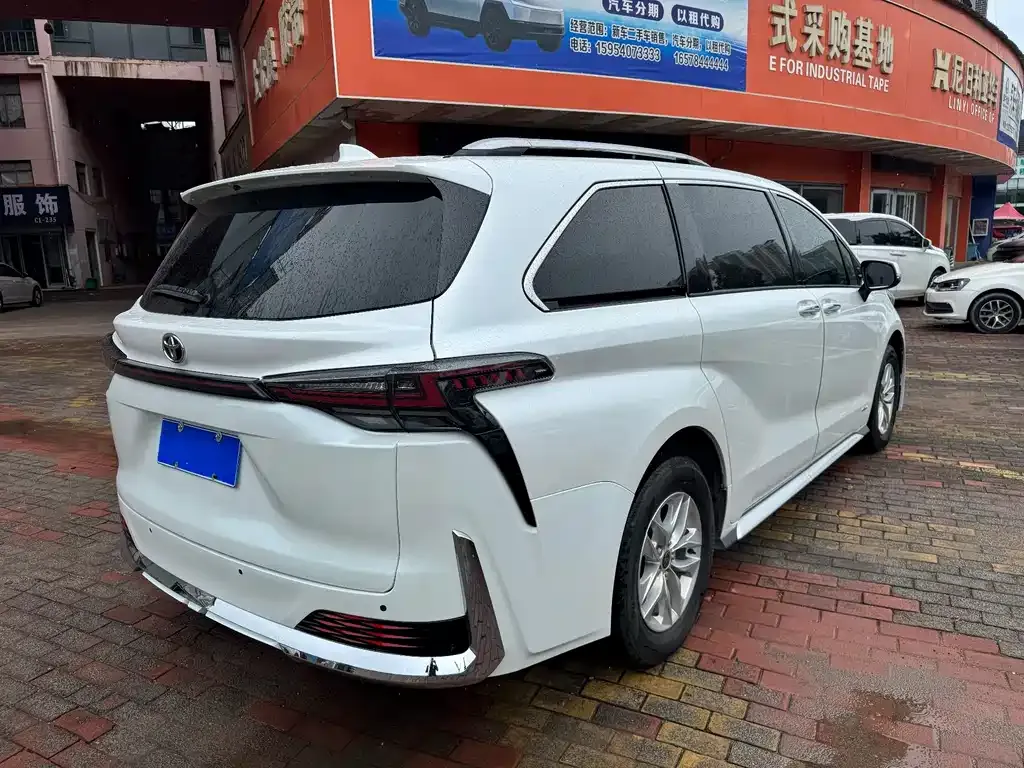 Toyota Granvia — фото 5