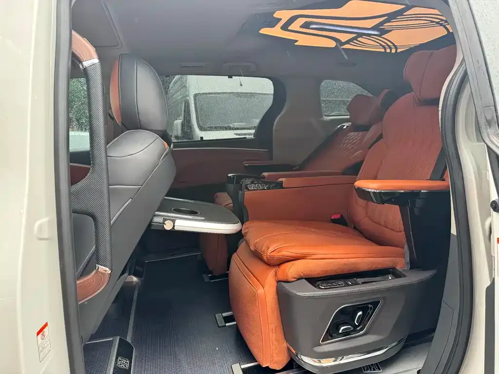 Toyota Granvia — фото 9