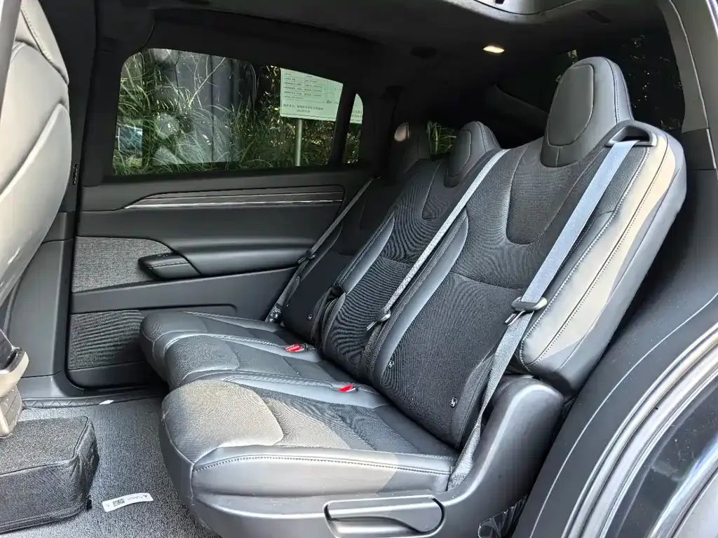 Tesla Model X — фото 9