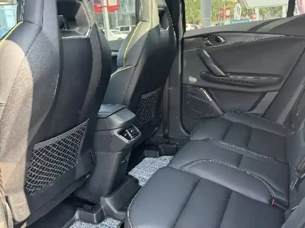 Lynk & Co 06 — фото 8