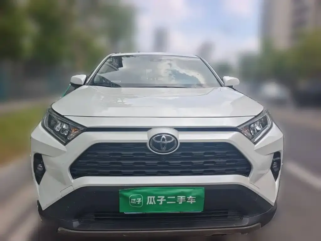 Toyota RAV4 — фото 4