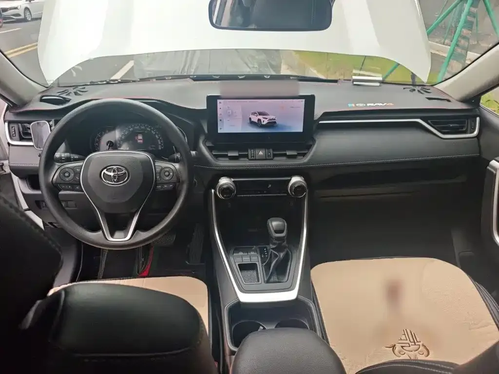 Toyota RAV4 — фото 10