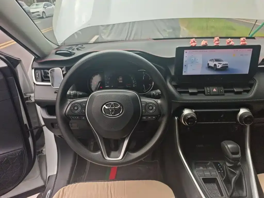 Toyota RAV4 — фото 8