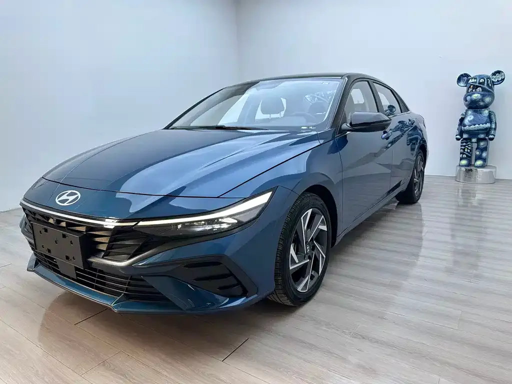 Hyundai Elantra — фото 1