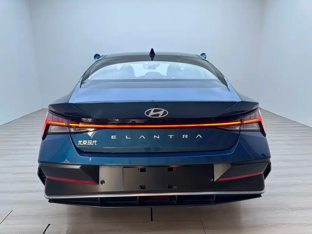 Hyundai Elantra — фото 2