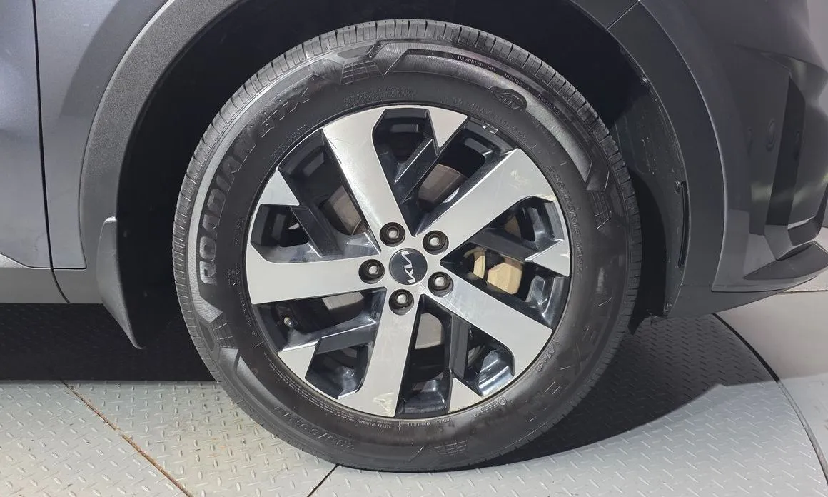 Kia Sorento — фото 7