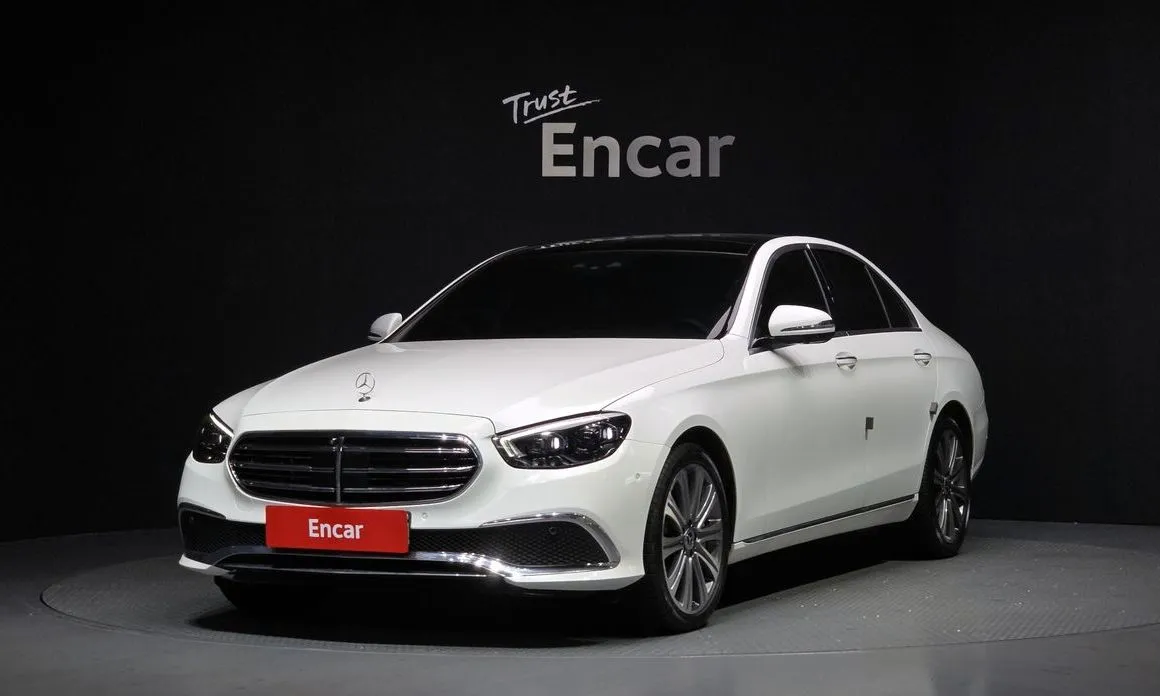 Mercedes-Benz E-Class — фото 1