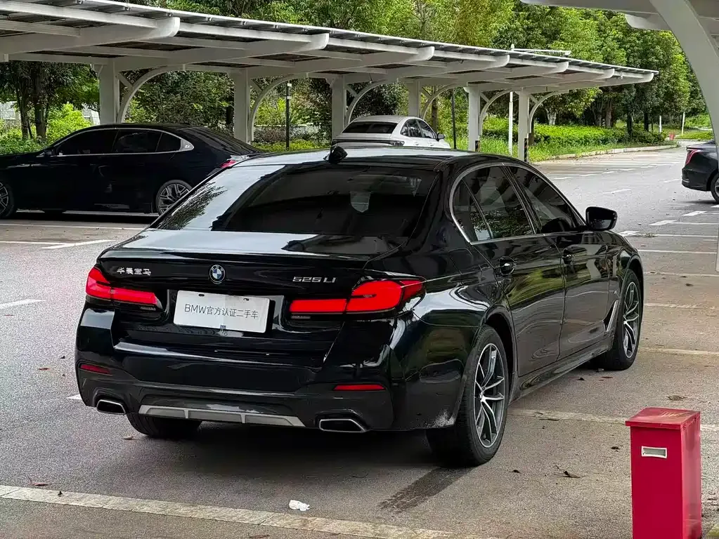 BMW 5 Series — фото 9