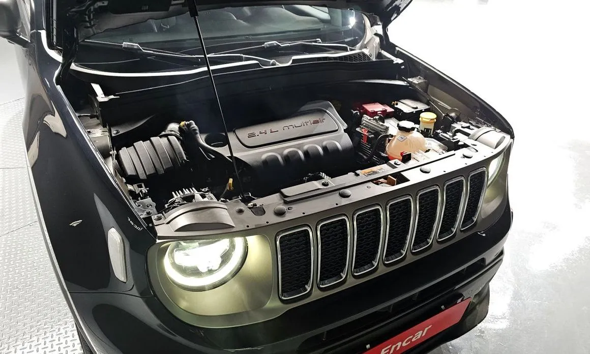 Jeep Renegade — фото 10