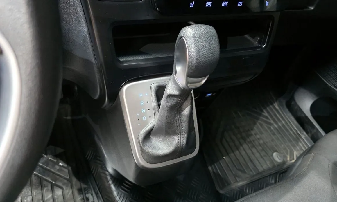 Hyundai Staria — фото 3
