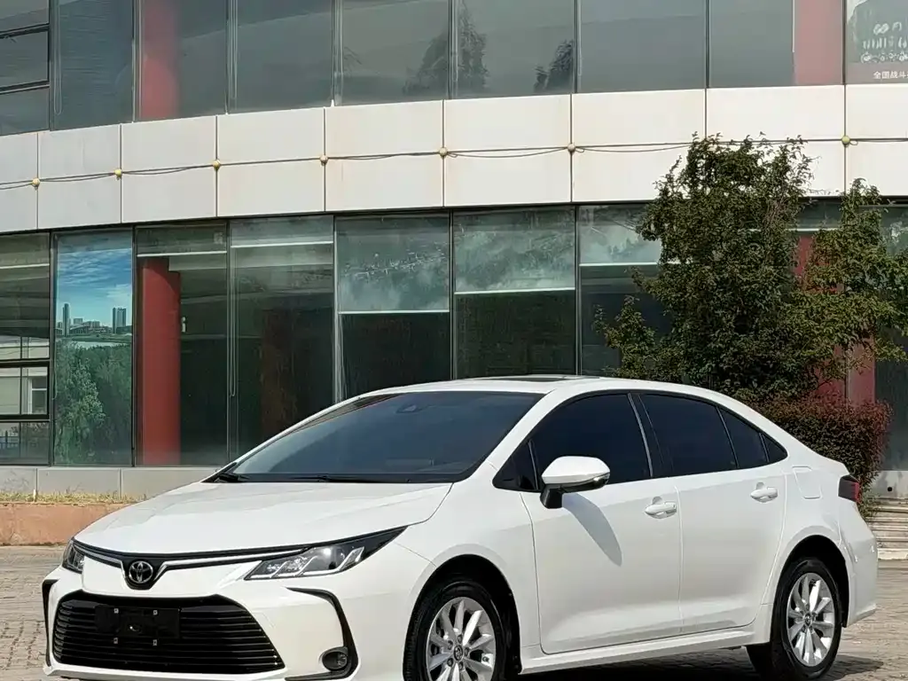 Toyota Corolla — фото 1