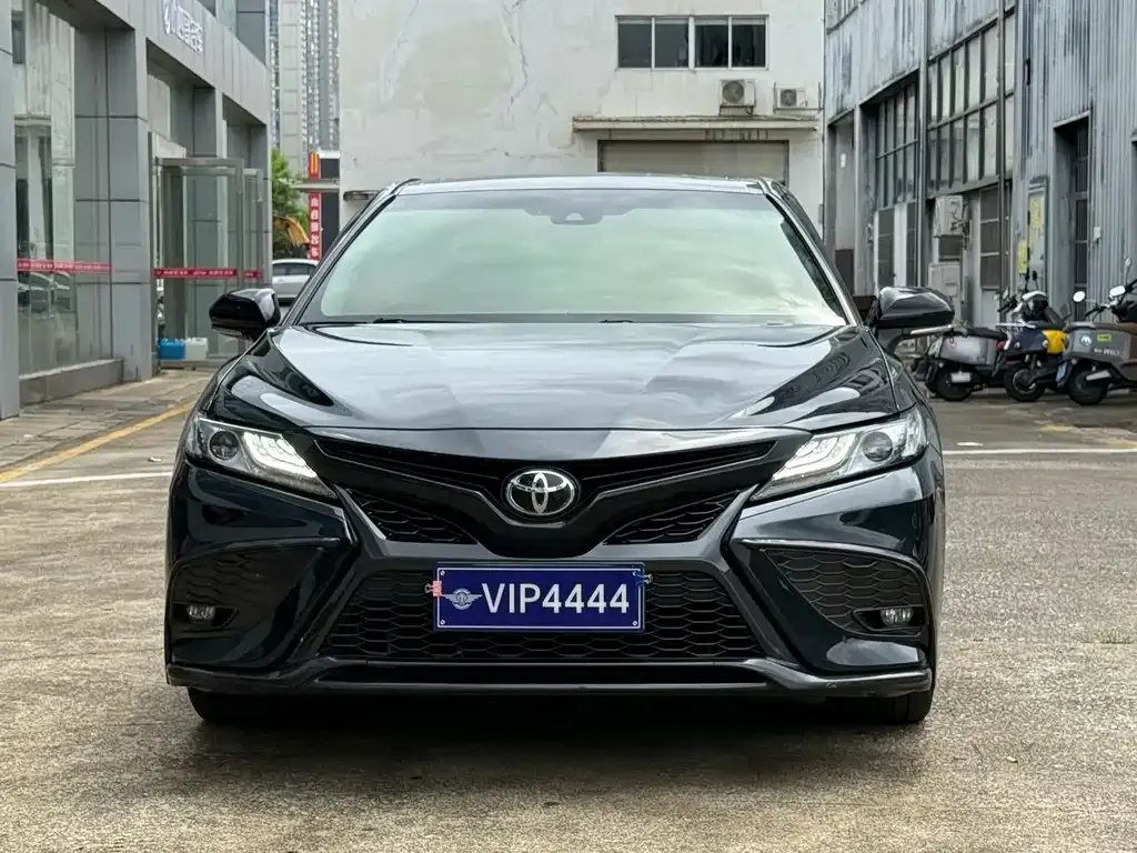 Toyota Camry — фото 9