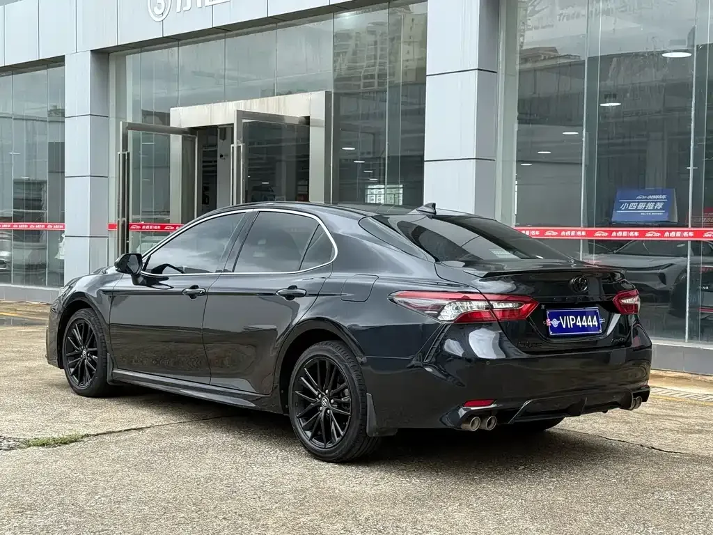 Toyota Camry — фото 7