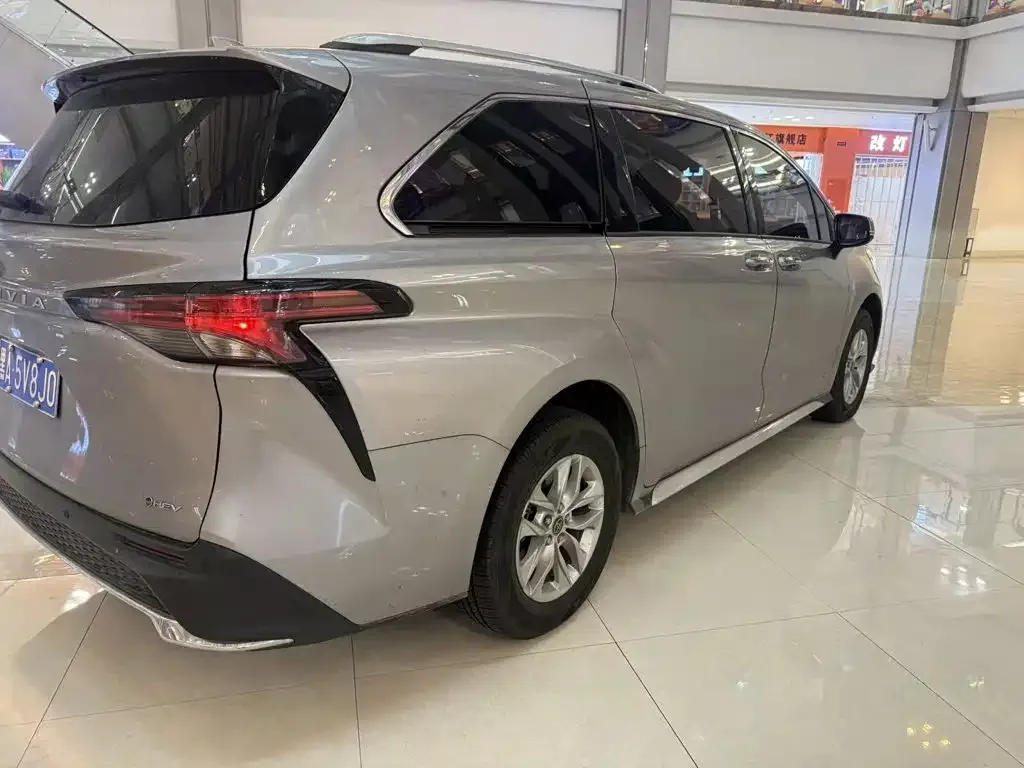 Toyota Granvia — фото 8